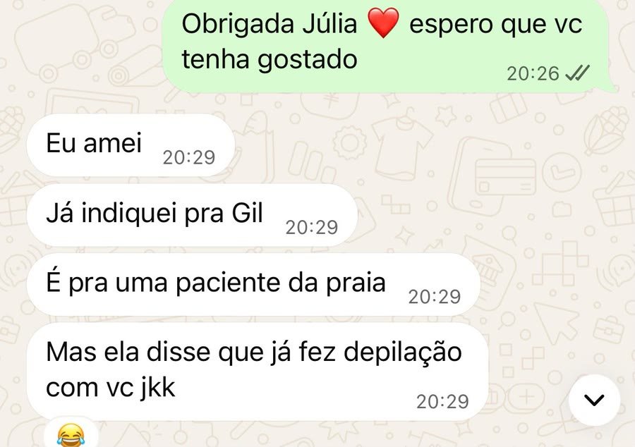 Conversa no WhatsApp: a Júlia diz que amou e que já indicou para uma amiga.